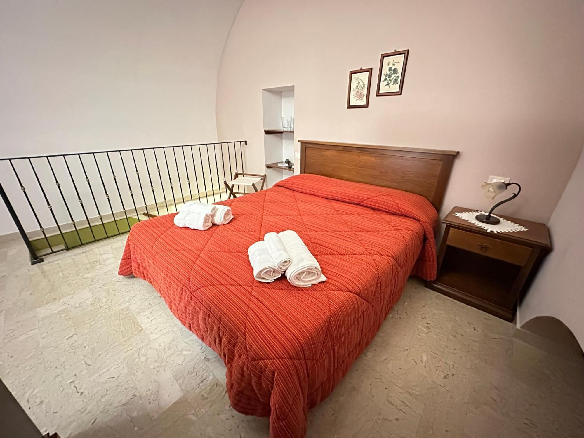 קיארמונטה גולפי Historic B&B Apartments Home מראה חיצוני תמונה